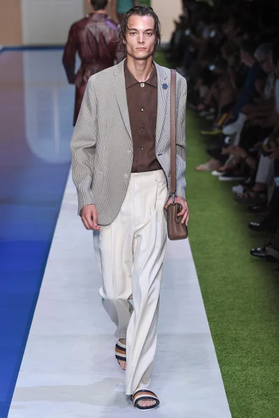 Look 22